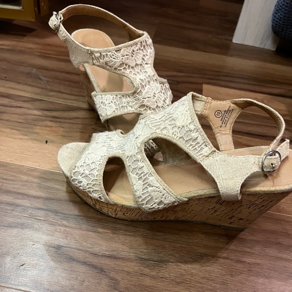 Lace cream wedge, size 10, Maurices
